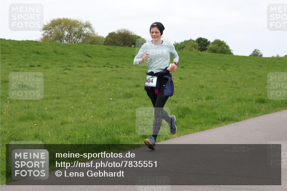 04.05.2025 - 8. Wedeler Halbmarathon Lena Gebhardt http://msf.ph/oto/7835551 04.05.2025 11:27:51 Laufen 604 meine-sportfotos.de