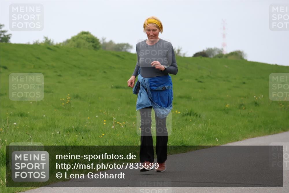 04.05.2025 - 8. Wedeler Halbmarathon Lena Gebhardt http://msf.ph/oto/7835599 04.05.2025 11:28:03 Laufen  meine-sportfotos.de