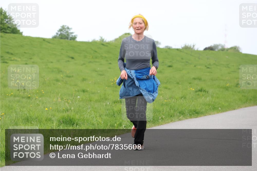 04.05.2025 - 8. Wedeler Halbmarathon Lena Gebhardt http://msf.ph/oto/7835608 04.05.2025 11:28:04 Laufen  meine-sportfotos.de