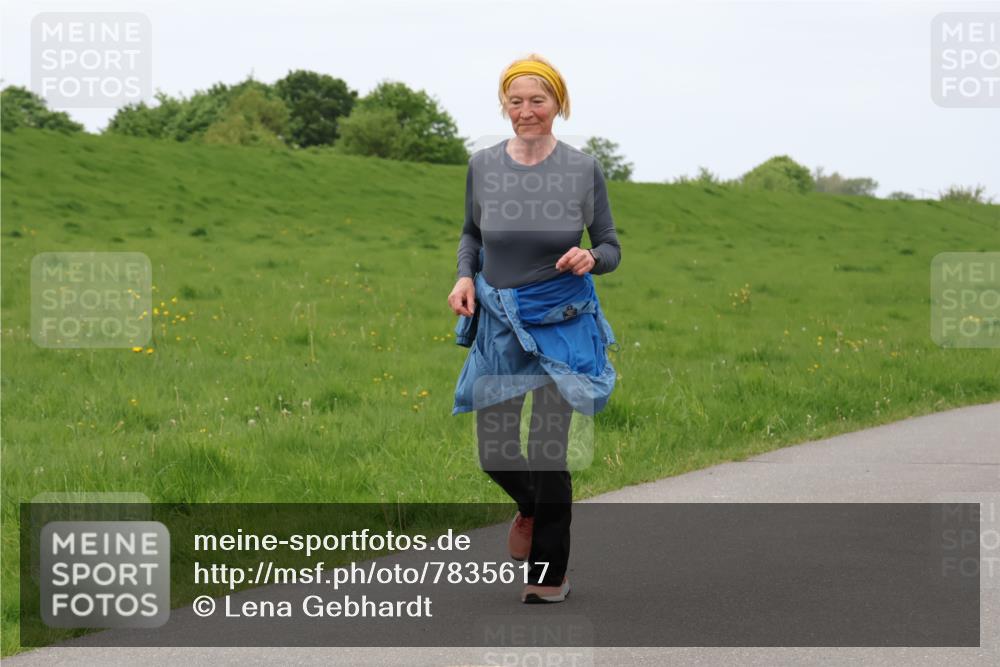 04.05.2025 - 8. Wedeler Halbmarathon Lena Gebhardt http://msf.ph/oto/7835617 04.05.2025 11:28:06 Laufen  meine-sportfotos.de