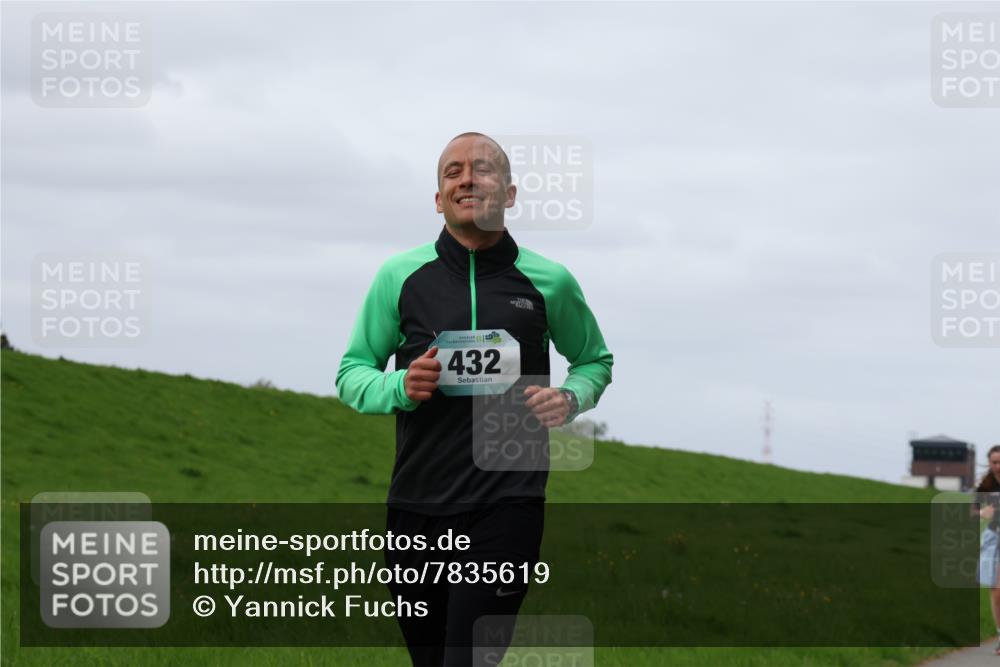 04.05.2025 - 8. Wedeler Halbmarathon Yannick Fuchs http://msf.ph/oto/7835619 04.05.2025 11:44:37 Laufen 432 meine-sportfotos.de