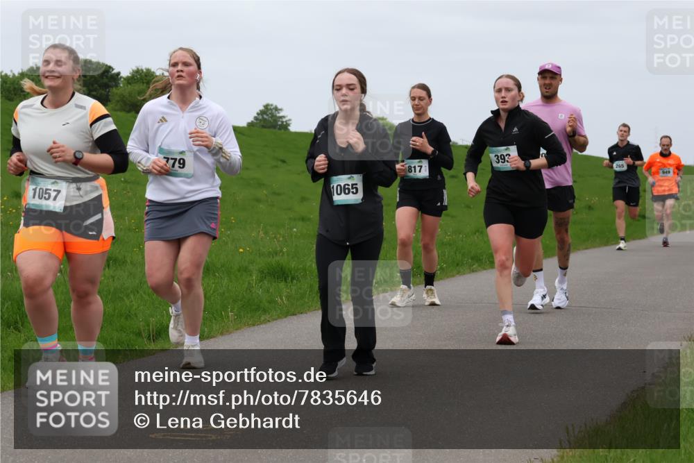 04.05.2025 - 8. Wedeler Halbmarathon Lena Gebhardt http://msf.ph/oto/7835646 04.05.2025 11:28:21 Laufen 1057, 779, 393, 817, 265, 949, 1065 meine-sportfotos.de