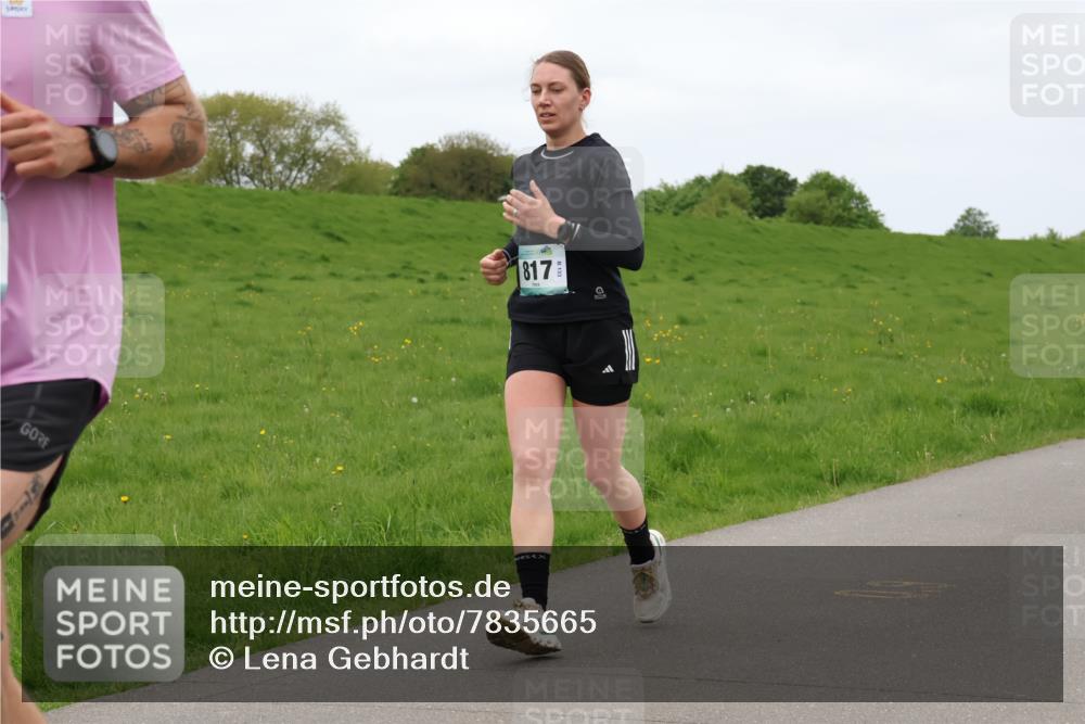 04.05.2025 - 8. Wedeler Halbmarathon Lena Gebhardt http://msf.ph/oto/7835665 04.05.2025 11:28:25 Laufen 817, 9 meine-sportfotos.de