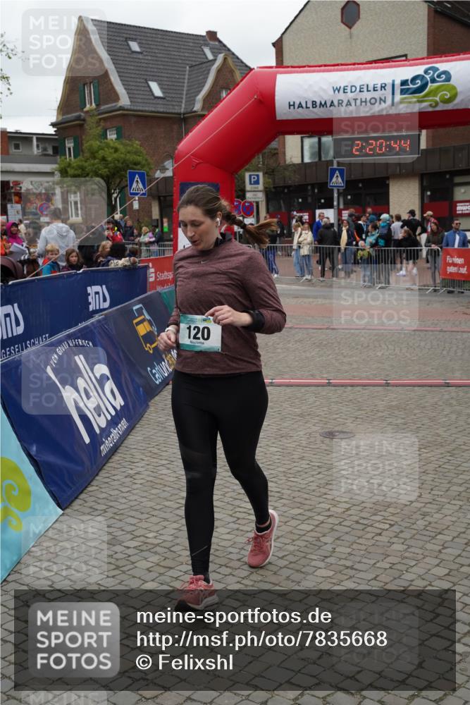 04.05.2025 - 8. Wedeler Halbmarathon Felixshl http://msf.ph/oto/7835668 04.05.2025 12:20:42 Ziel 120 meine-sportfotos.de