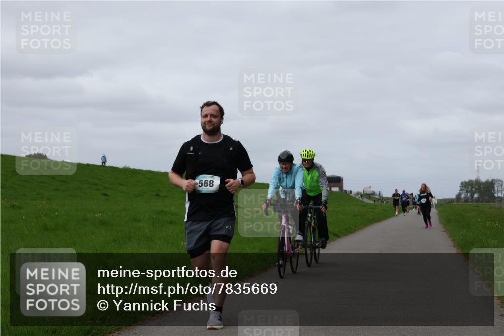 04.05.2025 - 8. Wedeler Halbmarathon Yannick Fuchs http://msf.ph/oto/7835669 04.05.2025 11:44:47 Laufen 568 meine-sportfotos.de