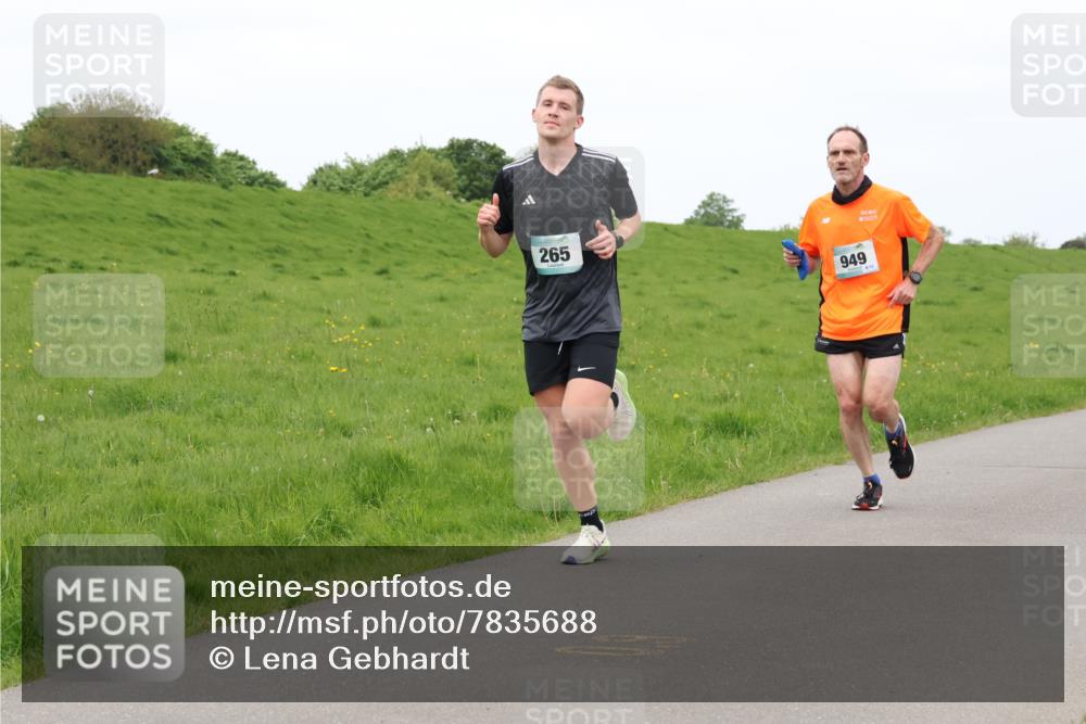04.05.2025 - 8. Wedeler Halbmarathon Lena Gebhardt http://msf.ph/oto/7835688 04.05.2025 11:28:27 Laufen 265, 949 meine-sportfotos.de