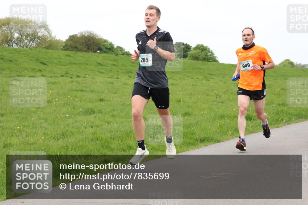 04.05.2025 - 8. Wedeler Halbmarathon Lena Gebhardt http://msf.ph/oto/7835699 04.05.2025 11:28:28 Laufen 265, 25, 949 meine-sportfotos.de