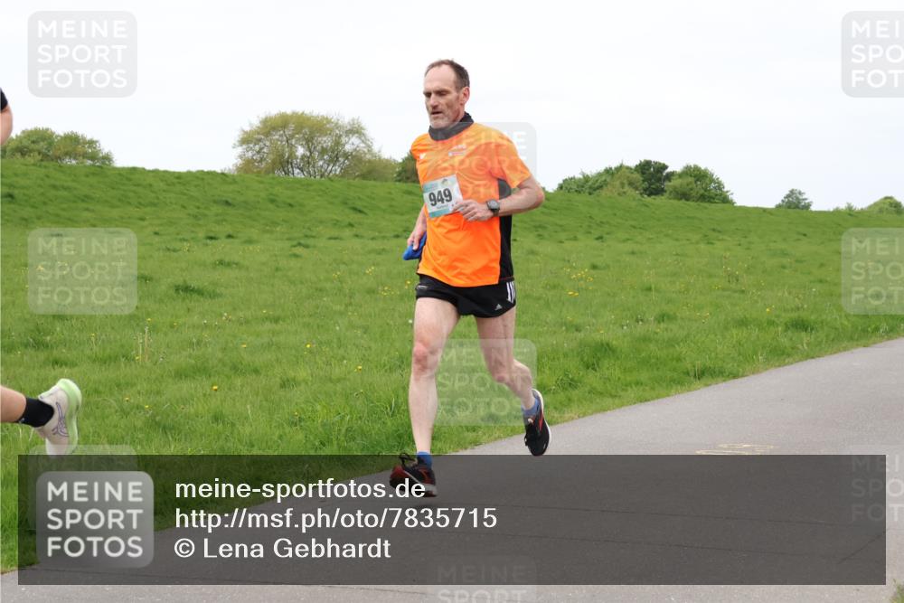 04.05.2025 - 8. Wedeler Halbmarathon Lena Gebhardt http://msf.ph/oto/7835715 04.05.2025 11:28:29 Laufen 949 meine-sportfotos.de