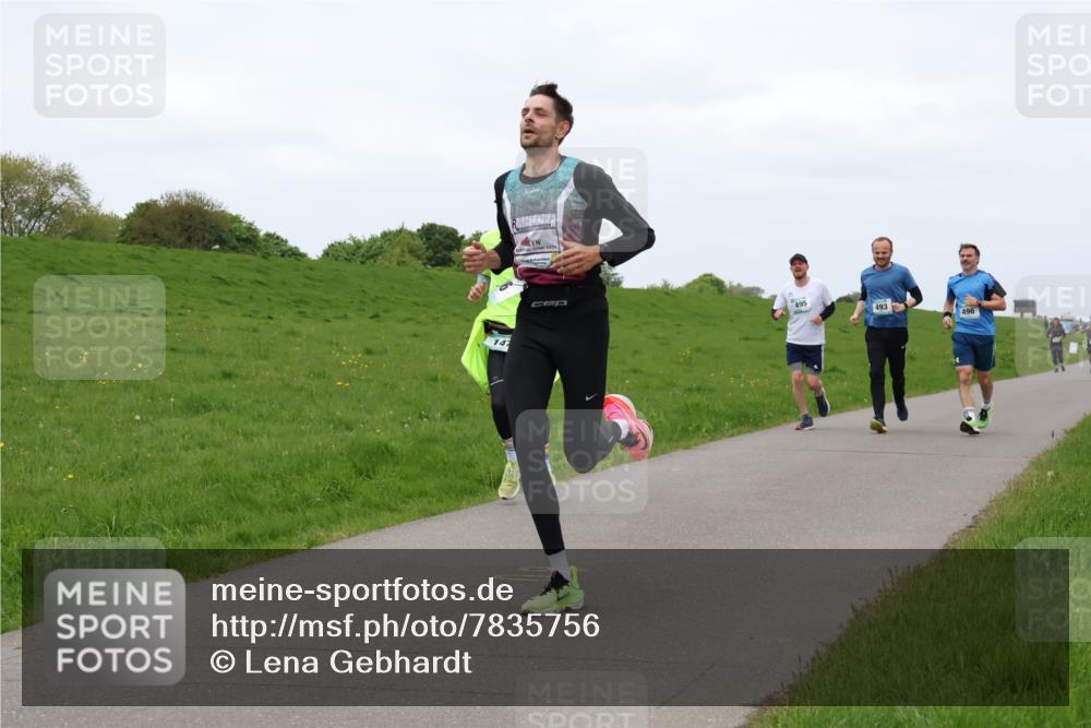 04.05.2025 - 8. Wedeler Halbmarathon Lena Gebhardt http://msf.ph/oto/7835756 04.05.2025 11:28:50 Laufen 147, 495, 493, 496 meine-sportfotos.de
