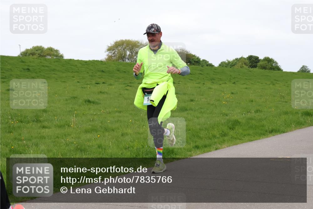 04.05.2025 - 8. Wedeler Halbmarathon Lena Gebhardt http://msf.ph/oto/7835766 04.05.2025 11:28:51 Laufen  meine-sportfotos.de