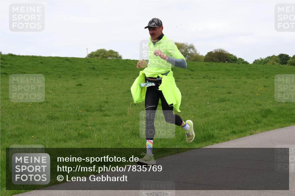 04.05.2025 - 8. Wedeler Halbmarathon Lena Gebhardt http://msf.ph/oto/7835769 04.05.2025 11:28:51 Laufen  meine-sportfotos.de