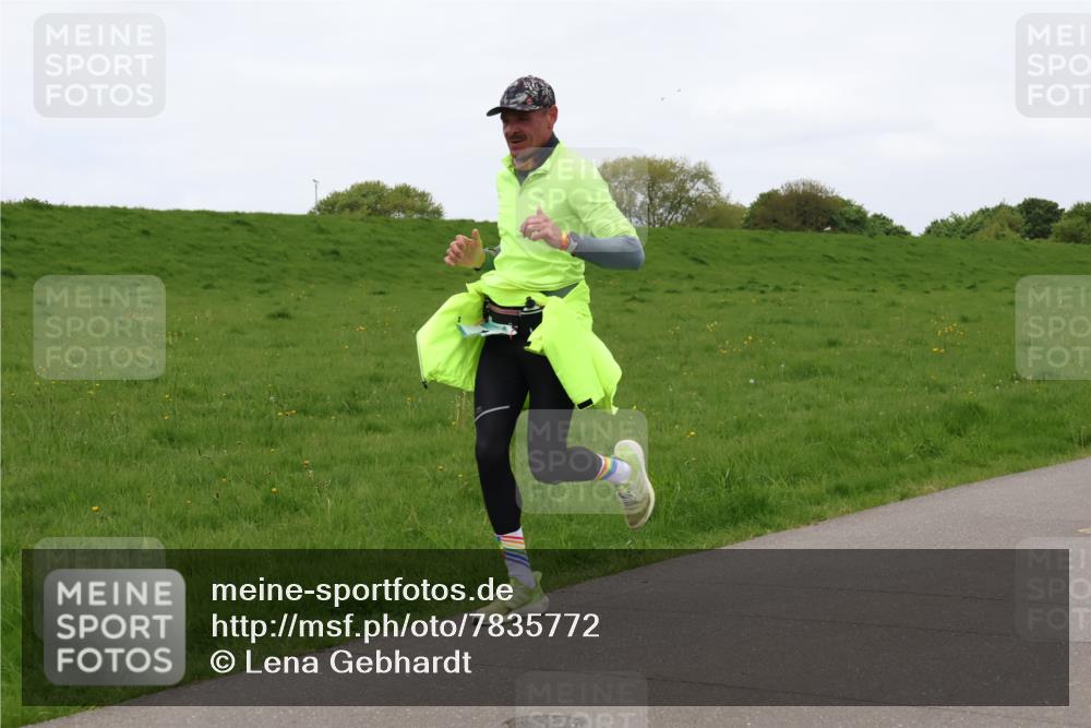 04.05.2025 - 8. Wedeler Halbmarathon Lena Gebhardt http://msf.ph/oto/7835772 04.05.2025 11:28:51 Laufen  meine-sportfotos.de