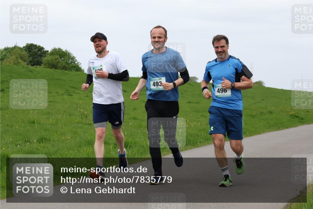 04.05.2025 - 8. Wedeler Halbmarathon Lena Gebhardt http://msf.ph/oto/7835779 04.05.2025 11:28:53 Laufen 05, 493, 496 meine-sportfotos.de