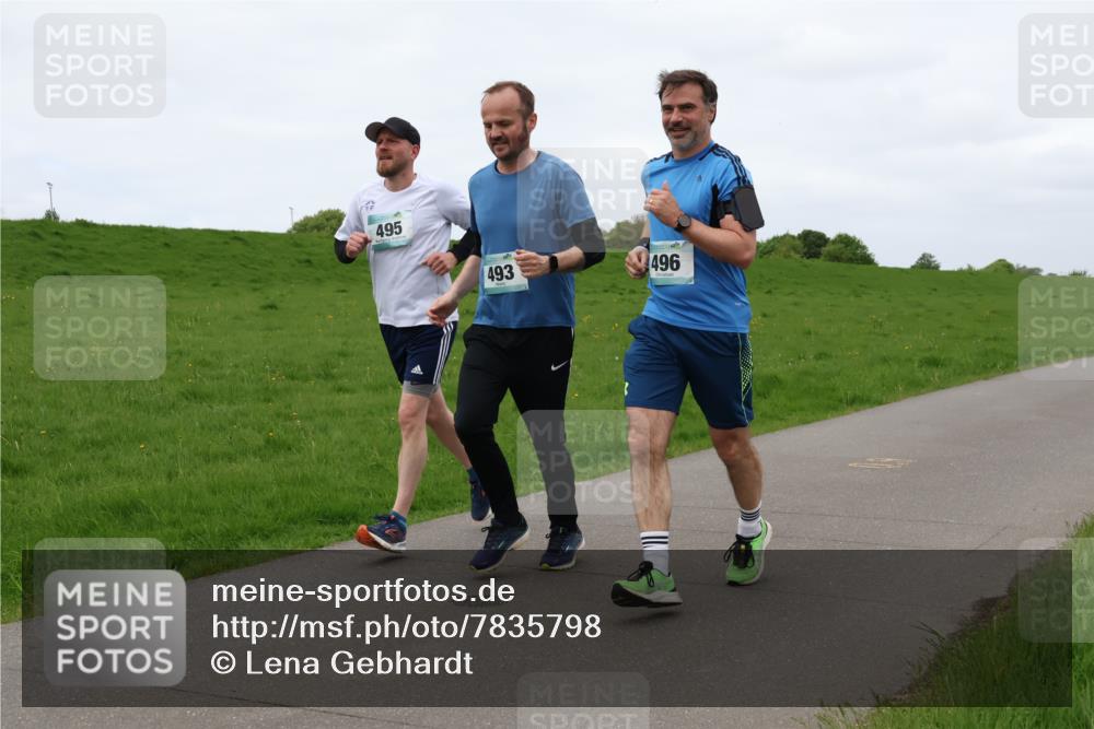 04.05.2025 - 8. Wedeler Halbmarathon Lena Gebhardt http://msf.ph/oto/7835798 04.05.2025 11:28:55 Laufen 495, 493, 496 meine-sportfotos.de