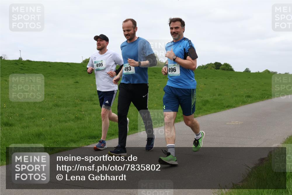 04.05.2025 - 8. Wedeler Halbmarathon Lena Gebhardt http://msf.ph/oto/7835802 04.05.2025 11:28:55 Laufen 495, 493, 496 meine-sportfotos.de