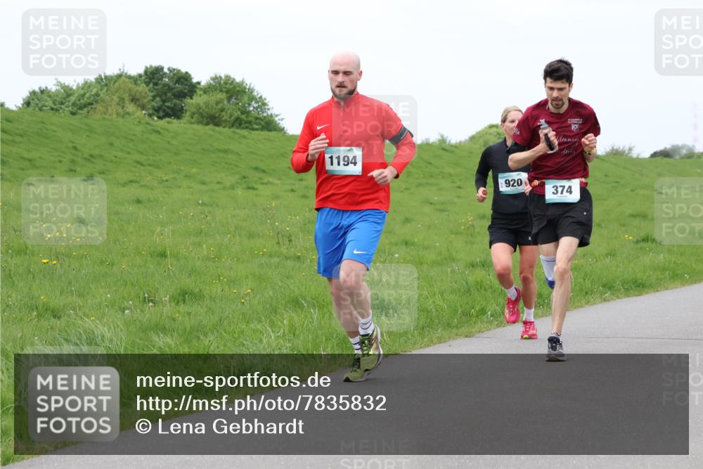 04.05.2025 - 8. Wedeler Halbmarathon Lena Gebhardt http://msf.ph/oto/7835832 04.05.2025 11:29:14 Laufen 1194, 920, 10, 374 meine-sportfotos.de