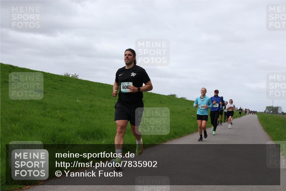 04.05.2025 - 8. Wedeler Halbmarathon Yannick Fuchs http://msf.ph/oto/7835902 04.05.2025 11:45:07 Laufen 606, 440, 470 meine-sportfotos.de