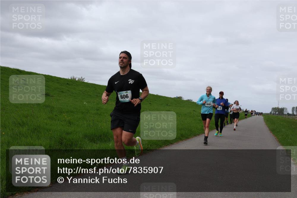 04.05.2025 - 8. Wedeler Halbmarathon Yannick Fuchs http://msf.ph/oto/7835907 04.05.2025 11:45:07 Laufen 606, 20, 440, 470 meine-sportfotos.de