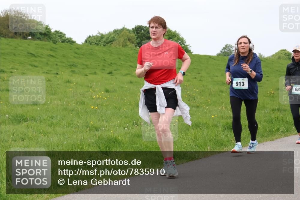04.05.2025 - 8. Wedeler Halbmarathon Lena Gebhardt http://msf.ph/oto/7835910 04.05.2025 11:29:24 Laufen 913, 68 meine-sportfotos.de