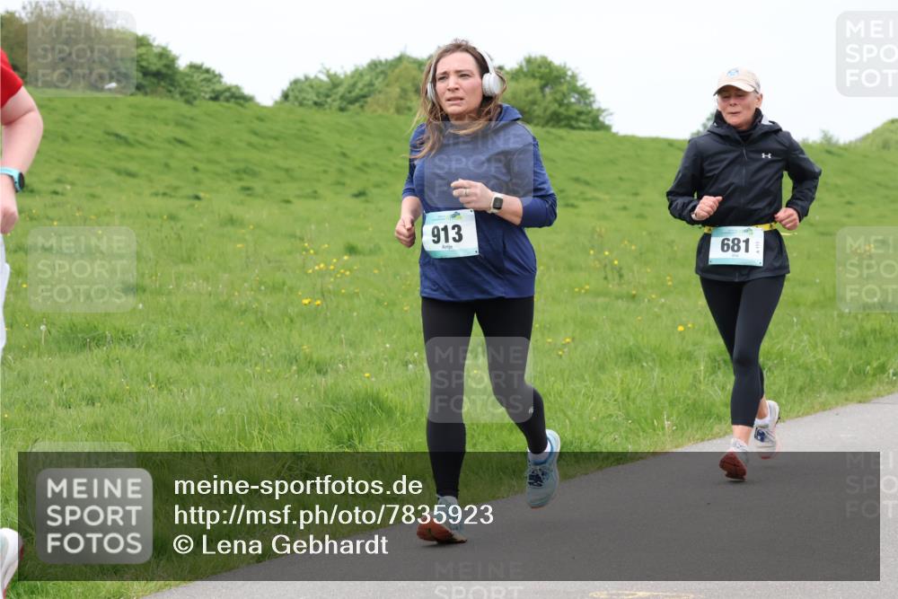 04.05.2025 - 8. Wedeler Halbmarathon Lena Gebhardt http://msf.ph/oto/7835923 04.05.2025 11:29:26 Laufen 913, 681 meine-sportfotos.de