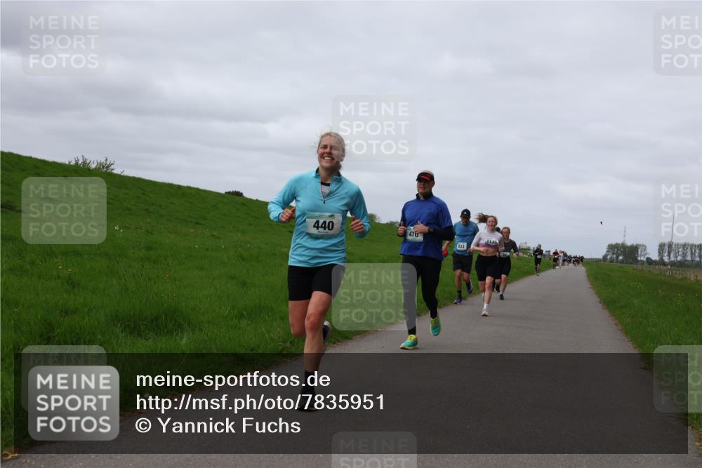 04.05.2025 - 8. Wedeler Halbmarathon Yannick Fuchs http://msf.ph/oto/7835951 04.05.2025 11:45:09 Laufen 440, 476, 833, 1135 meine-sportfotos.de