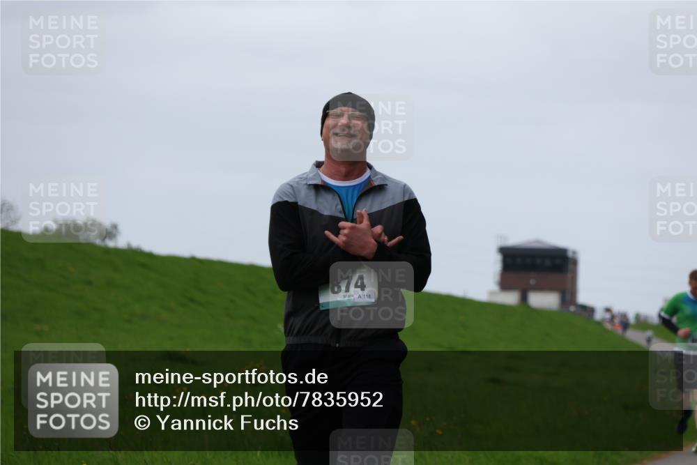 04.05.2025 - 8. Wedeler Halbmarathon Yannick Fuchs http://msf.ph/oto/7835952 04.05.2025 11:23:42 Laufen 874, 118 meine-sportfotos.de