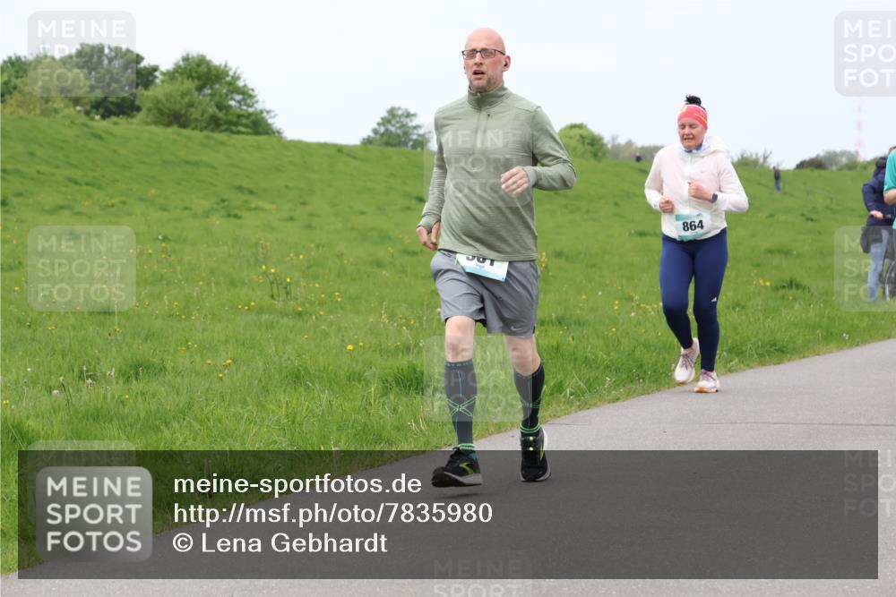 04.05.2025 - 8. Wedeler Halbmarathon Lena Gebhardt http://msf.ph/oto/7835980 04.05.2025 11:29:35 Laufen 864 meine-sportfotos.de