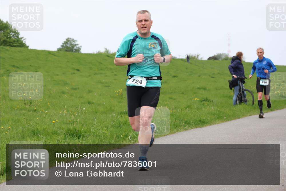 04.05.2025 - 8. Wedeler Halbmarathon Lena Gebhardt http://msf.ph/oto/7836001 04.05.2025 11:29:39 Laufen 724, 789 meine-sportfotos.de