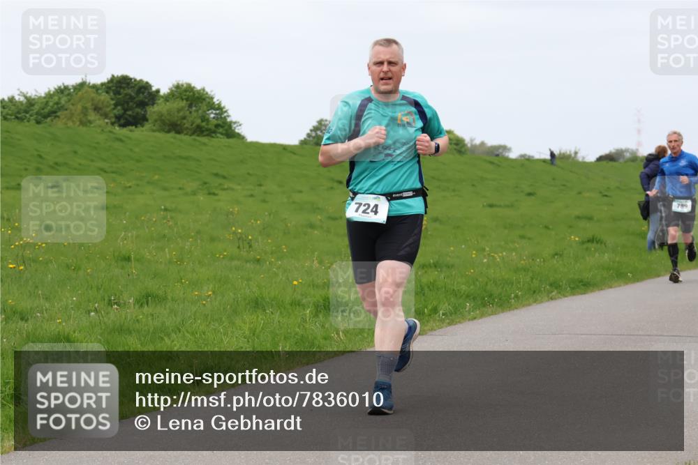 04.05.2025 - 8. Wedeler Halbmarathon Lena Gebhardt http://msf.ph/oto/7836010 04.05.2025 11:29:40 Laufen 724, 789 meine-sportfotos.de