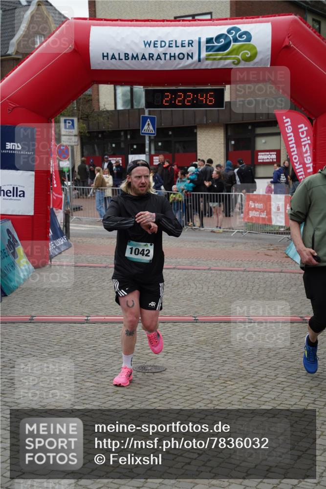 04.05.2025 - 8. Wedeler Halbmarathon Felixshl http://msf.ph/oto/7836032 04.05.2025 12:22:44 Ziel 97, 1042, 1043 meine-sportfotos.de