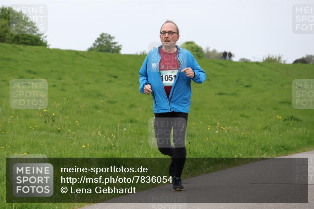 04.05.2025 - 8. Wedeler Halbmarathon Lena Gebhardt http://msf.ph/oto/7836054 04.05.2025 11:29:51 Laufen 1051 meine-sportfotos.de