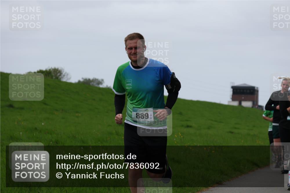 04.05.2025 - 8. Wedeler Halbmarathon Yannick Fuchs http://msf.ph/oto/7836092 04.05.2025 11:23:53 Laufen 889 meine-sportfotos.de