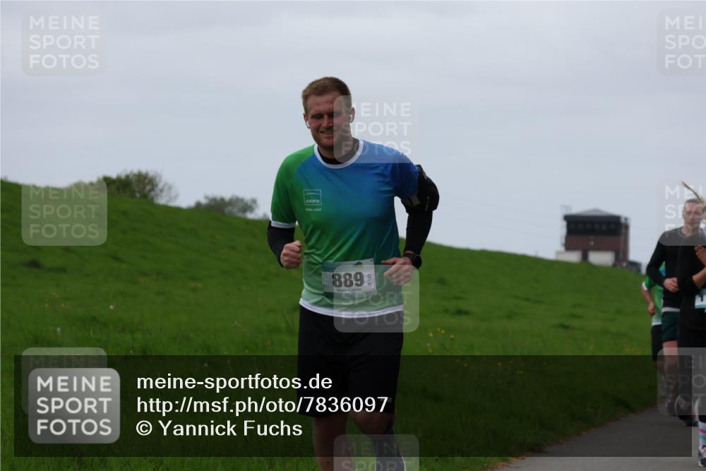 04.05.2025 - 8. Wedeler Halbmarathon Yannick Fuchs http://msf.ph/oto/7836097 04.05.2025 11:23:53 Laufen 889 meine-sportfotos.de