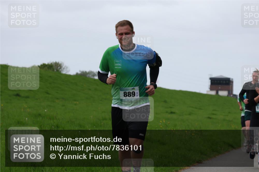 04.05.2025 - 8. Wedeler Halbmarathon Yannick Fuchs http://msf.ph/oto/7836101 04.05.2025 11:23:53 Laufen 889 meine-sportfotos.de