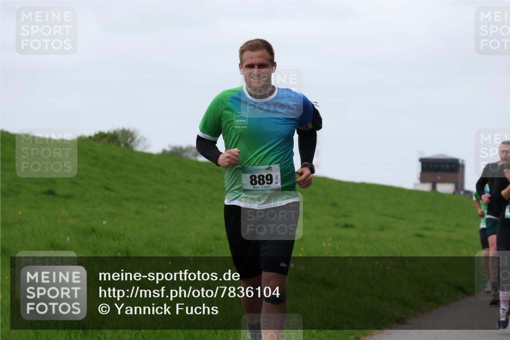 04.05.2025 - 8. Wedeler Halbmarathon Yannick Fuchs http://msf.ph/oto/7836104 04.05.2025 11:23:53 Laufen 889 meine-sportfotos.de