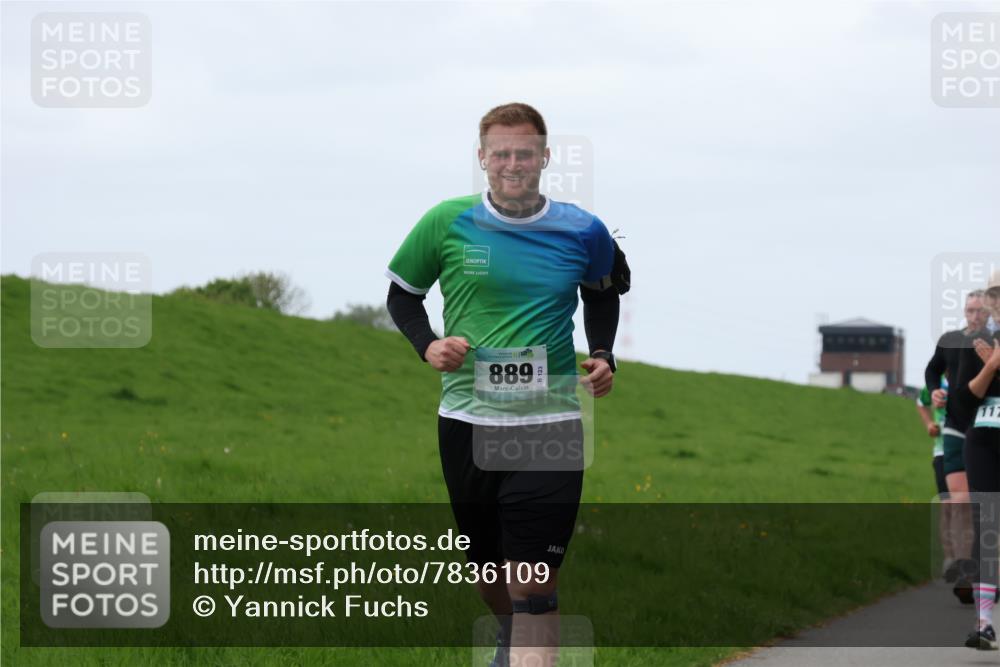 04.05.2025 - 8. Wedeler Halbmarathon Yannick Fuchs http://msf.ph/oto/7836109 04.05.2025 11:23:53 Laufen 889, 112 meine-sportfotos.de