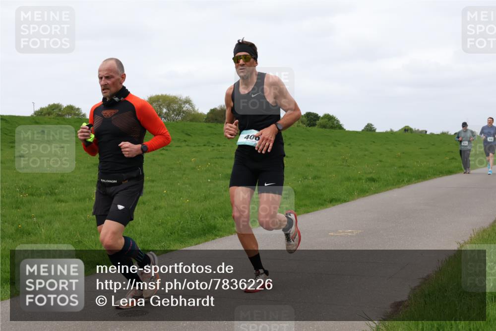 04.05.2025 - 8. Wedeler Halbmarathon Lena Gebhardt http://msf.ph/oto/7836226 04.05.2025 11:30:10 Laufen 406, 824 meine-sportfotos.de