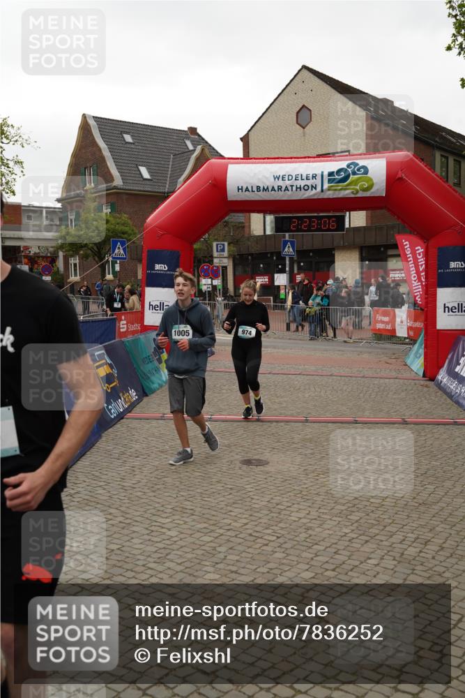 04.05.2025 - 8. Wedeler Halbmarathon Felixshl http://msf.ph/oto/7836252 04.05.2025 12:23:03 Ziel 683, 974, 1005 meine-sportfotos.de