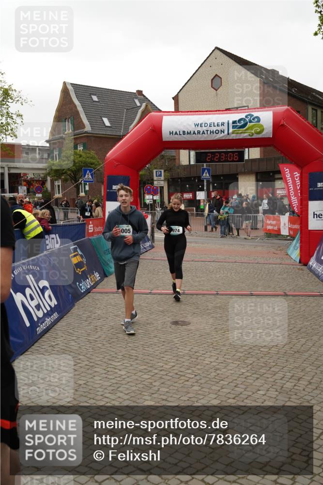 04.05.2025 - 8. Wedeler Halbmarathon Felixshl http://msf.ph/oto/7836264 04.05.2025 12:23:04 Ziel 683, 974, 1005 meine-sportfotos.de