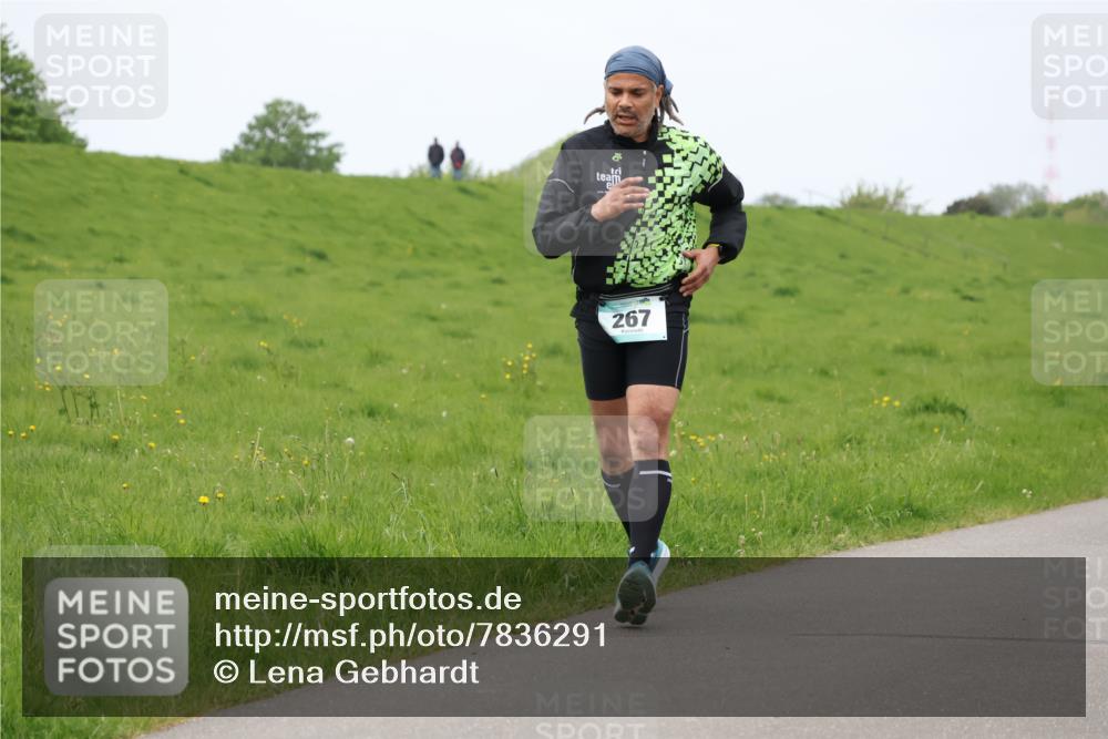 04.05.2025 - 8. Wedeler Halbmarathon Lena Gebhardt http://msf.ph/oto/7836291 04.05.2025 11:30:24 Laufen 267 meine-sportfotos.de