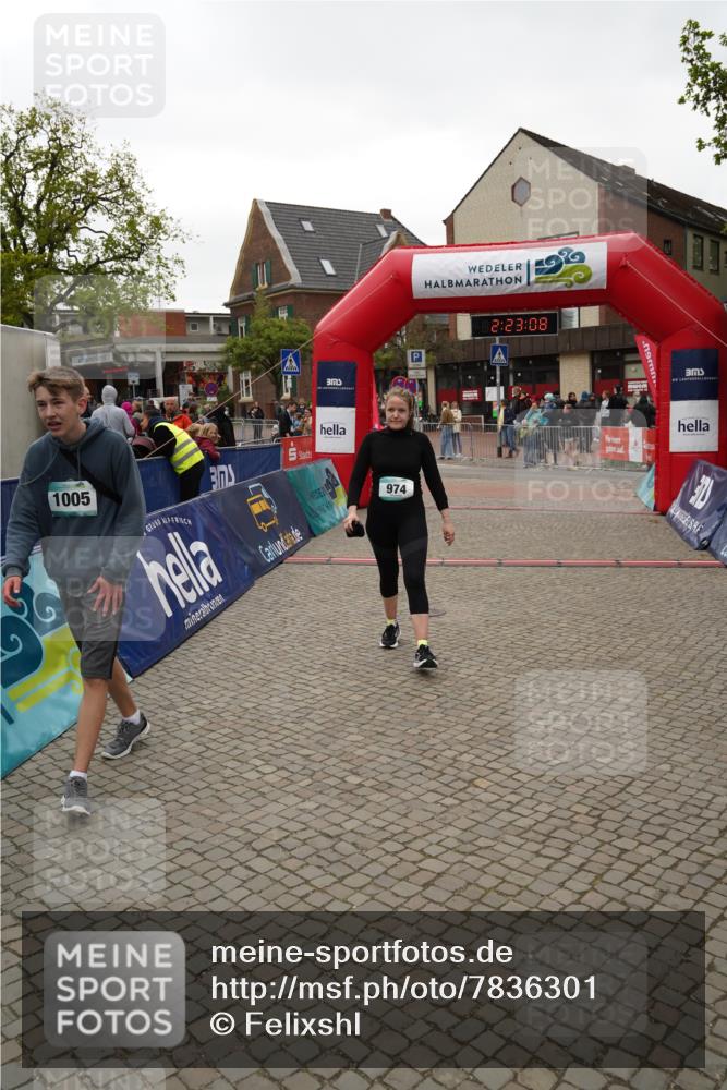 04.05.2025 - 8. Wedeler Halbmarathon Felixshl http://msf.ph/oto/7836301 04.05.2025 12:23:05 Ziel 683, 974, 1005 meine-sportfotos.de