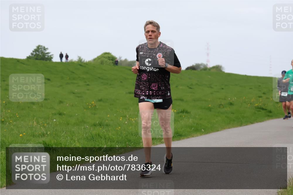 04.05.2025 - 8. Wedeler Halbmarathon Lena Gebhardt http://msf.ph/oto/7836324 04.05.2025 11:30:30 Laufen 10 meine-sportfotos.de
