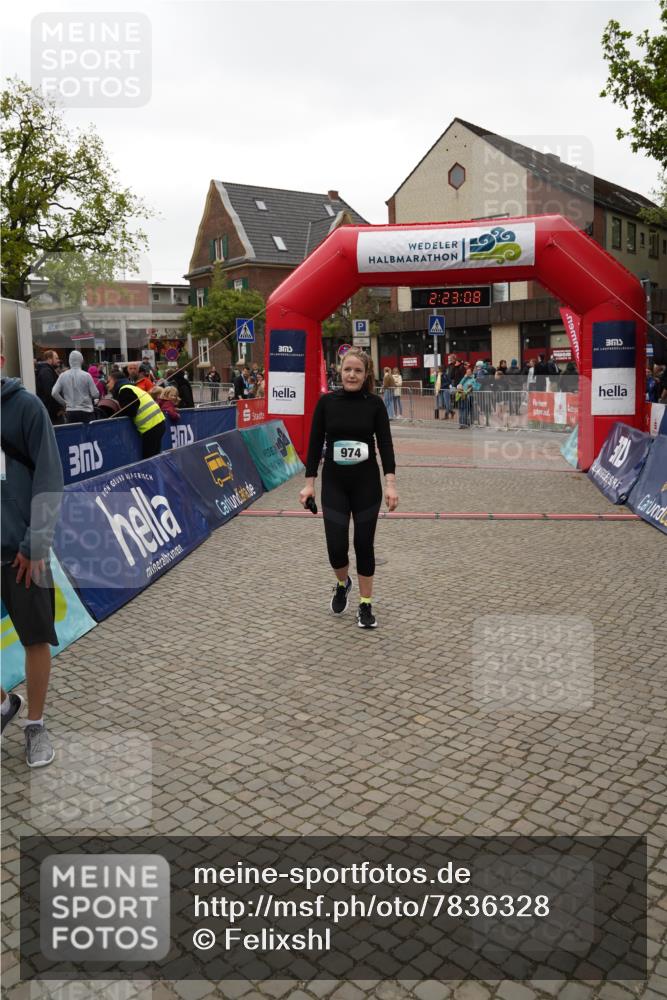 04.05.2025 - 8. Wedeler Halbmarathon Felixshl http://msf.ph/oto/7836328 04.05.2025 12:23:06 Ziel 974, 1005 meine-sportfotos.de