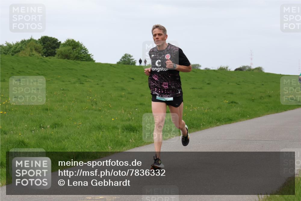 04.05.2025 - 8. Wedeler Halbmarathon Lena Gebhardt http://msf.ph/oto/7836332 04.05.2025 11:30:31 Laufen  meine-sportfotos.de