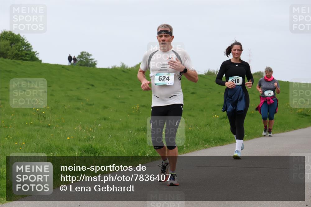 04.05.2025 - 8. Wedeler Halbmarathon Lena Gebhardt http://msf.ph/oto/7836407 04.05.2025 11:30:44 Laufen 624, 43, 210, 14 meine-sportfotos.de
