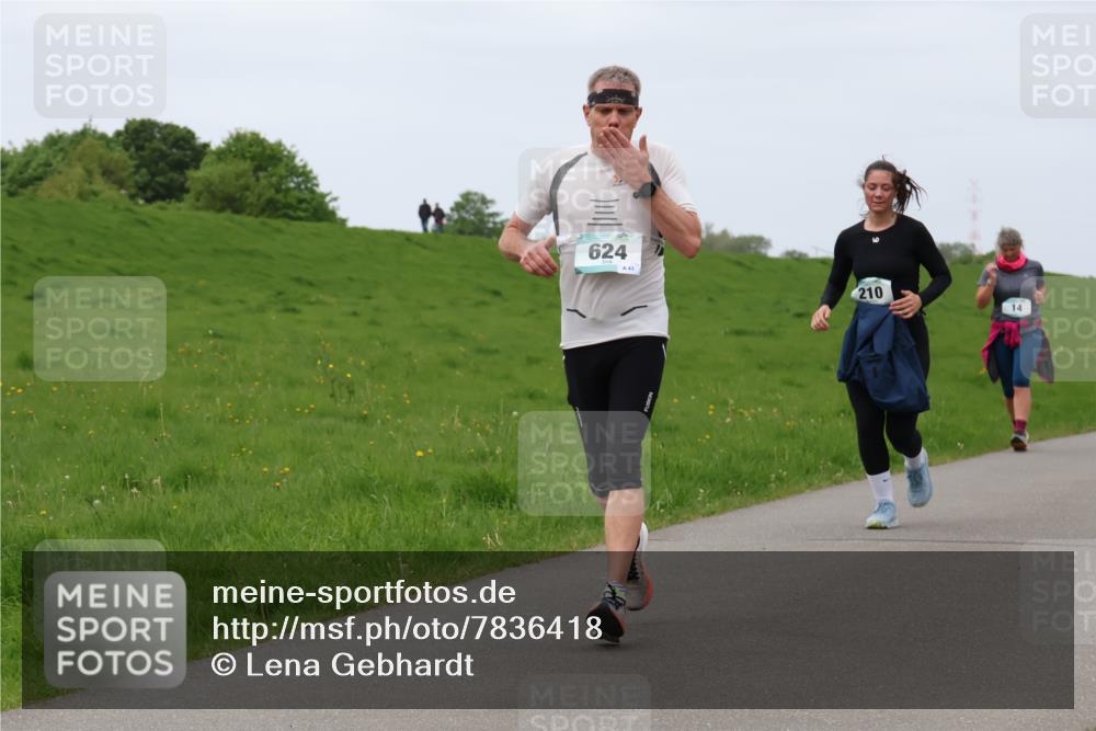 04.05.2025 - 8. Wedeler Halbmarathon Lena Gebhardt http://msf.ph/oto/7836418 04.05.2025 11:30:45 Laufen 624, 43, 210, 14 meine-sportfotos.de