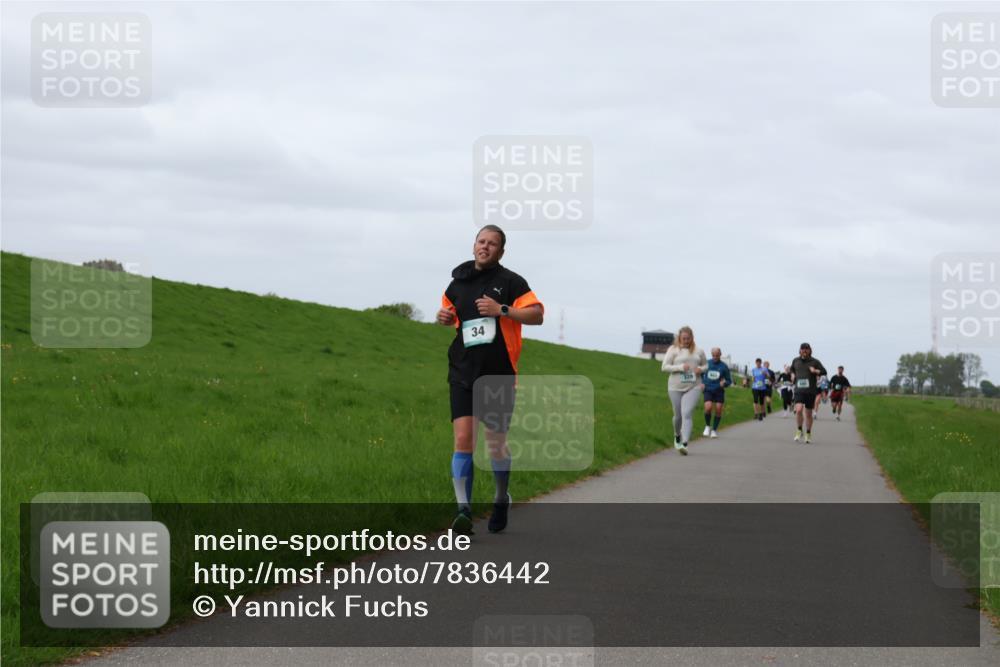 04.05.2025 - 8. Wedeler Halbmarathon Yannick Fuchs http://msf.ph/oto/7836442 04.05.2025 11:45:34 Laufen 34 meine-sportfotos.de