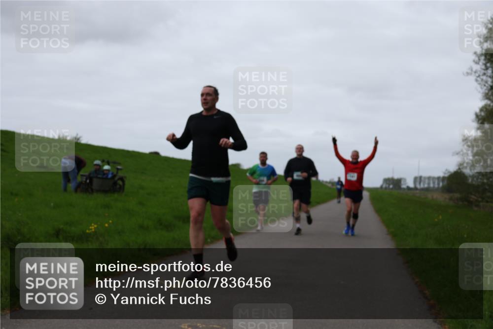 04.05.2025 - 8. Wedeler Halbmarathon Yannick Fuchs http://msf.ph/oto/7836456 04.05.2025 11:24:01 Laufen  meine-sportfotos.de