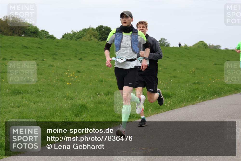 04.05.2025 - 8. Wedeler Halbmarathon Lena Gebhardt http://msf.ph/oto/7836476 04.05.2025 11:31:00 Laufen 15 meine-sportfotos.de