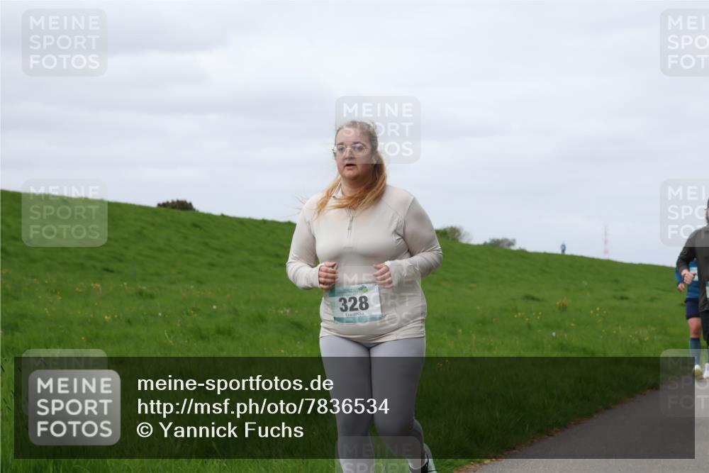 04.05.2025 - 8. Wedeler Halbmarathon Yannick Fuchs http://msf.ph/oto/7836534 04.05.2025 11:45:40 Laufen 328 meine-sportfotos.de